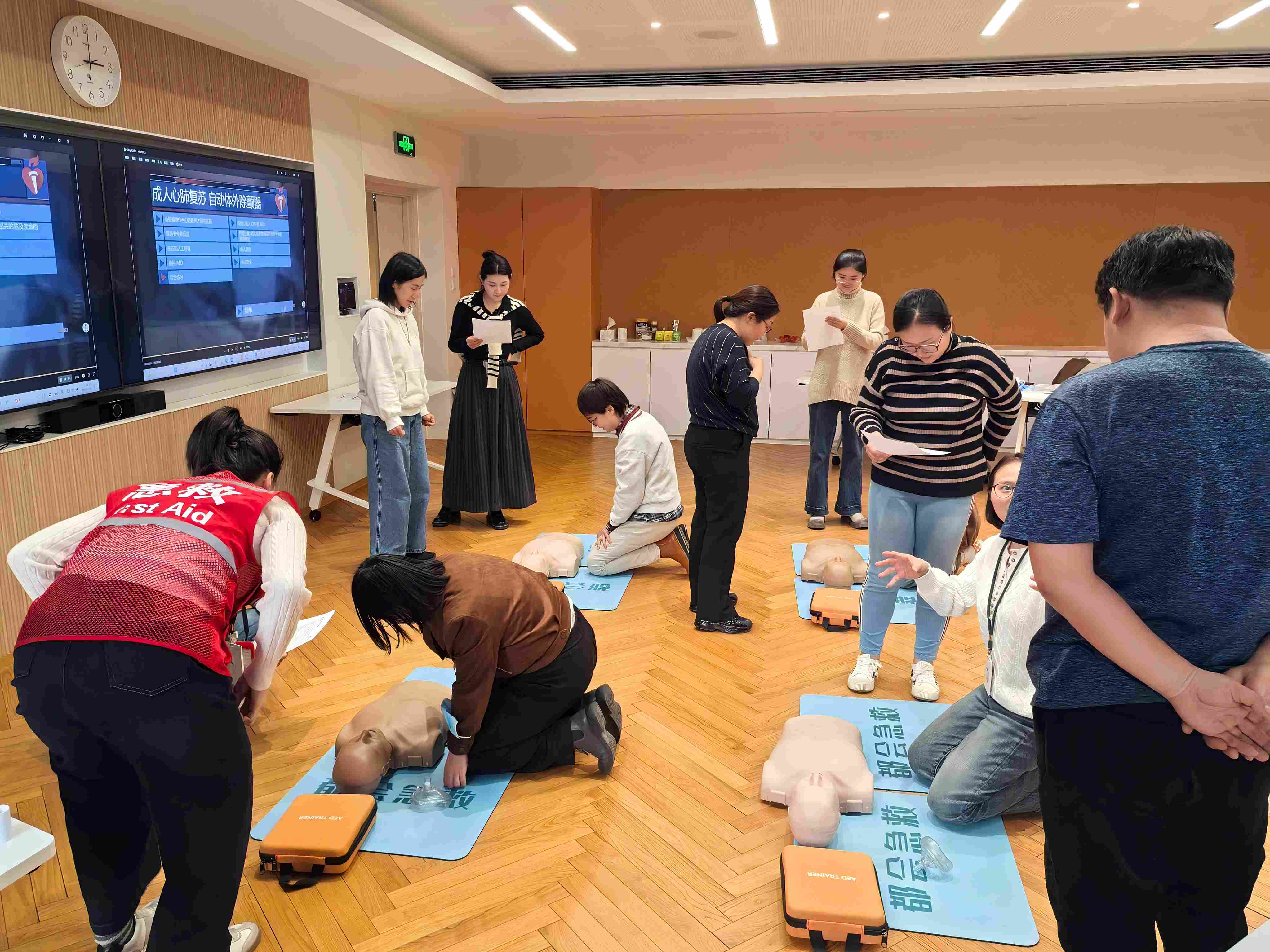 CPR心肺复苏实操训练现场